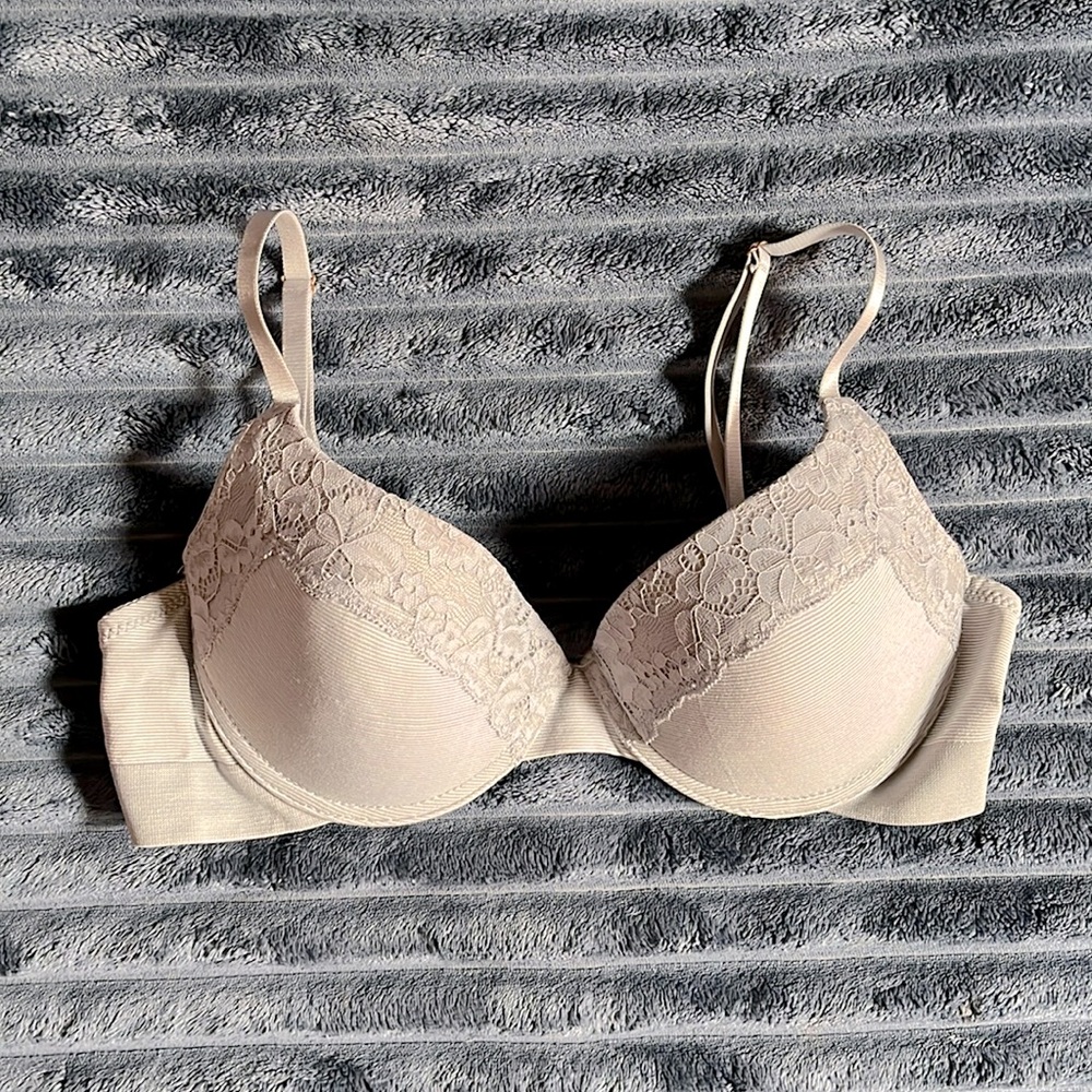 Marilyn Monroe 36C bra, lightly padded
